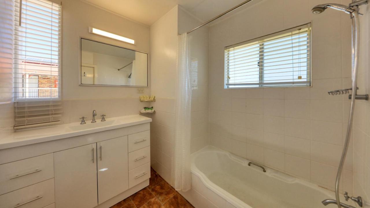 Canowindra Riverview Motel Экстерьер фото